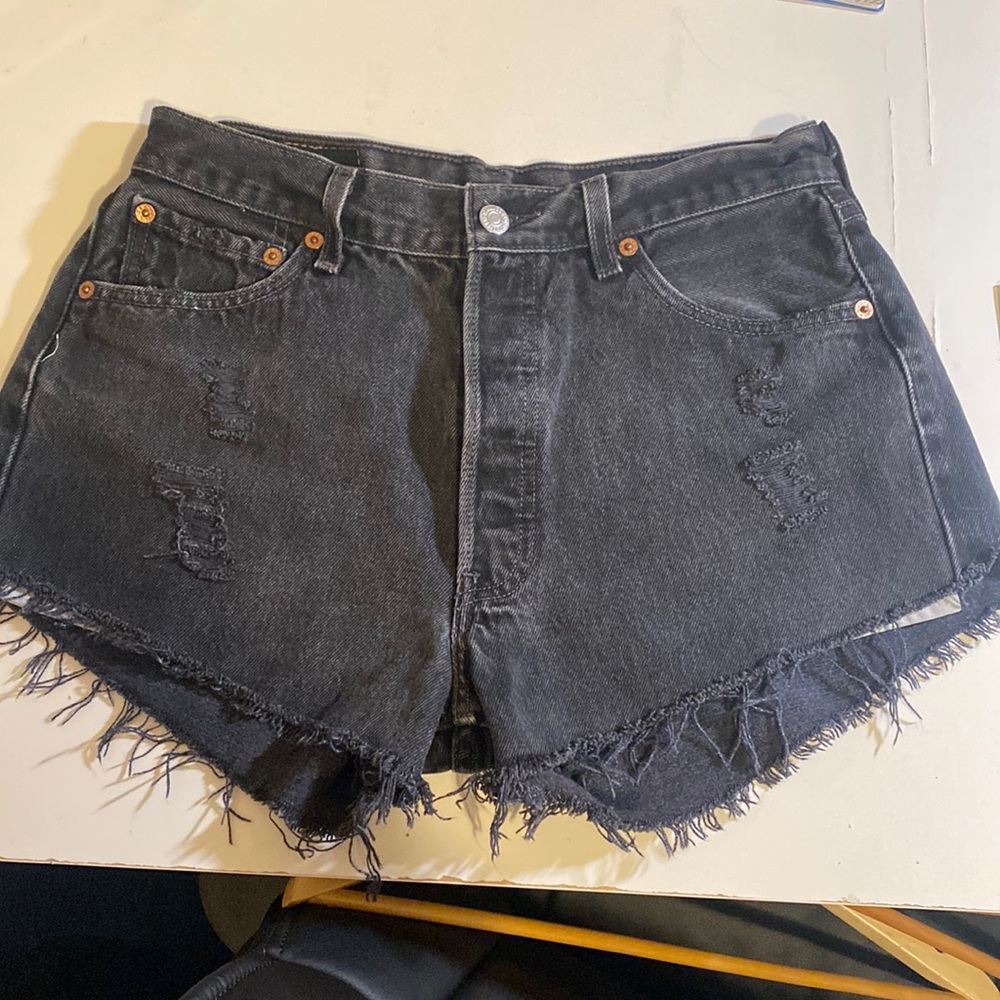 BLACK 501 LEVI’S JEAN SHORTS